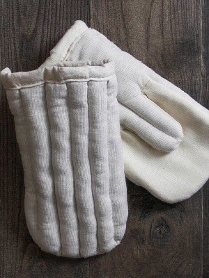 Two-finger padded gauntlets Guantes y mitones acolchados