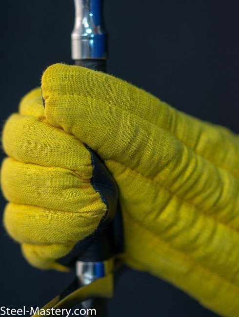 Padded gauntlets with leather insets Padded gloves and mittens