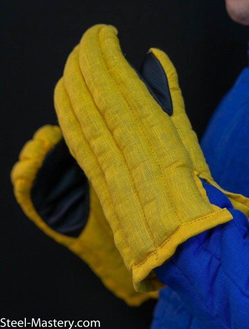 Padded gauntlets with leather insets Padded gloves and mittens