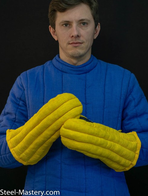 Padded gauntlets with leather insets Padded gloves and mittens