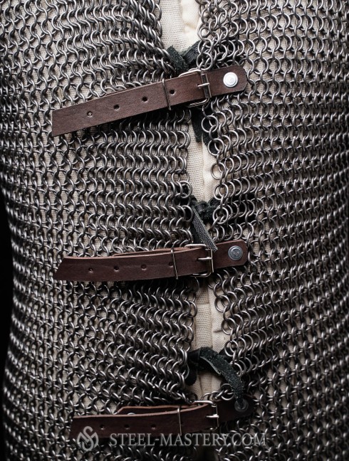 Hauberk with forward fastenings Chain mails and hauberks
