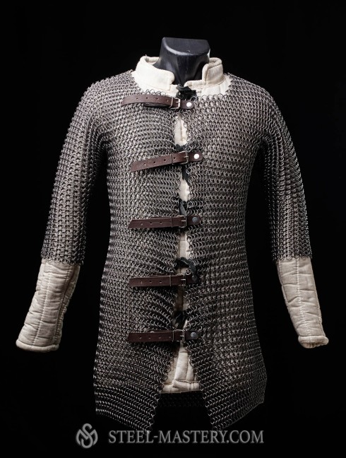 Hauberk with forward fastenings Kettenrüstungen und -Hemden