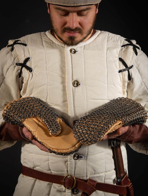 Mail hand protection Scale and mail gauntlets and mittens