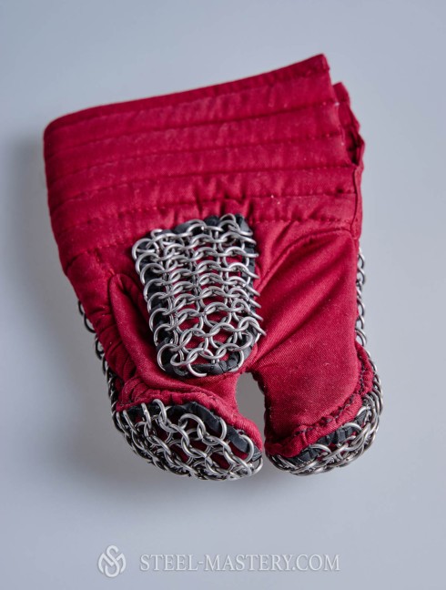 Padded gauntlets with chain mail protection Scale and mail gauntlets and mittens