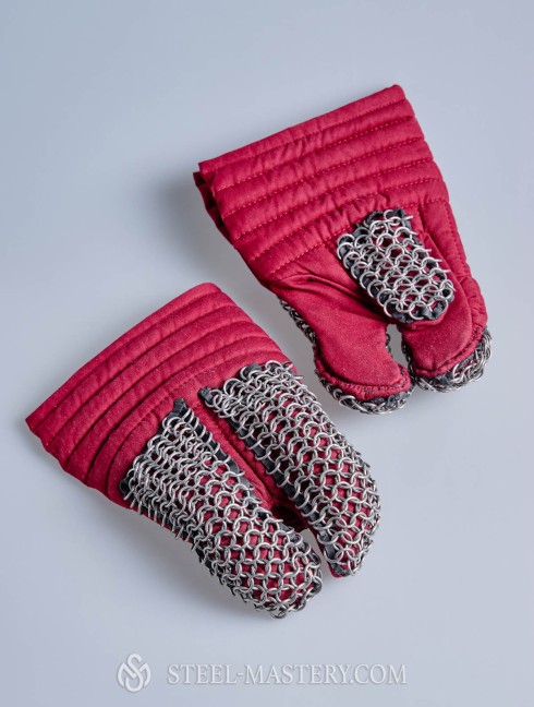 Padded gauntlets with chain mail protection Scale and mail gauntlets and mittens