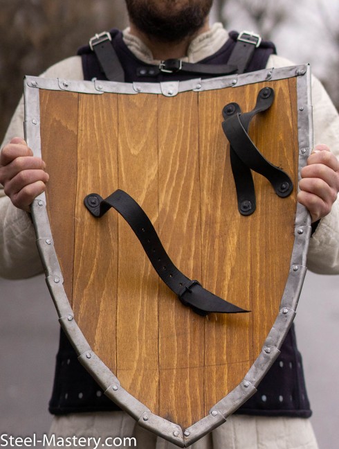 Triangle shield for reenactors and SCA Armure de plaques