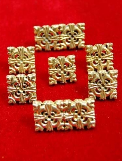 Cast bronze rivet-belt mount "Square" Ornements de ceinture