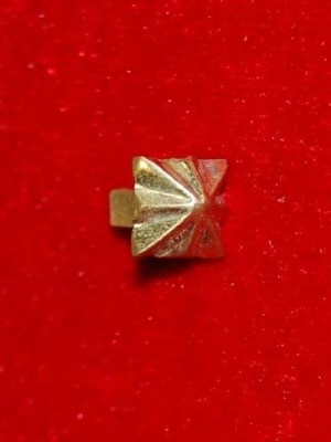 Cast bronze rivet-belt mount "Pyramid" Riemenhalterungen