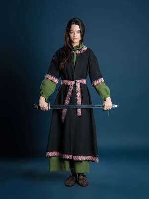 Coat with short sleeves