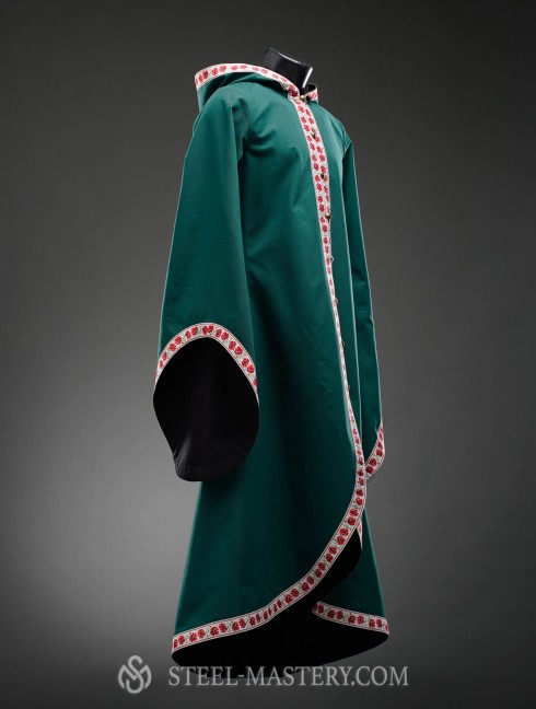 Coat with the hood and wide sleeves Umhänge und Capes