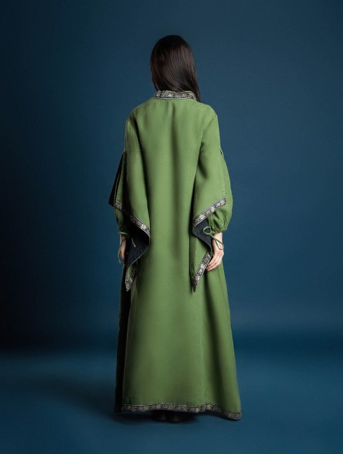 Long coat with wide sleeves  Umhänge und Capes
