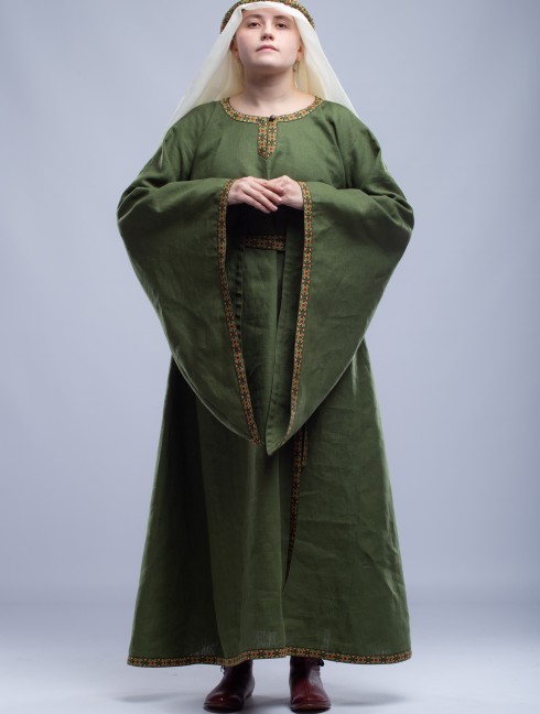 Early bliaut dress Vestiario medievale