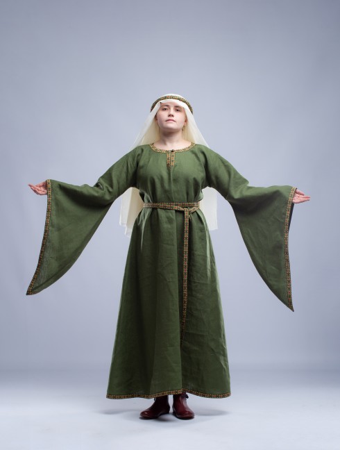 Early bliaut dress Vestiario medievale