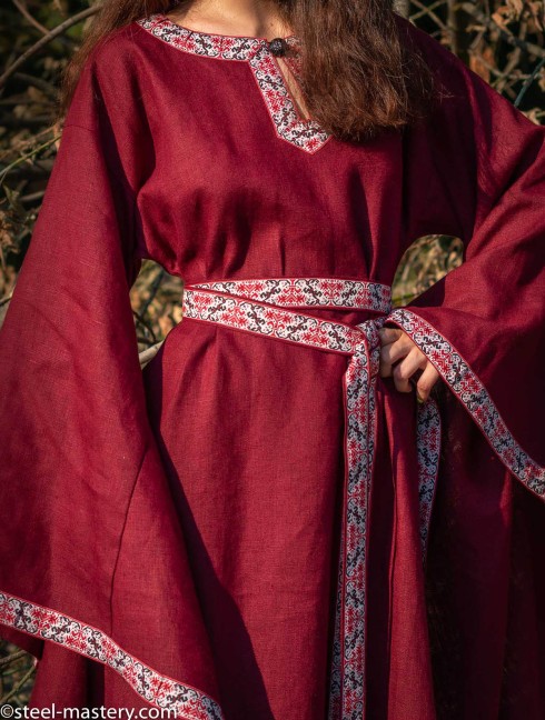 Early bliaut dress Vestiario medievale