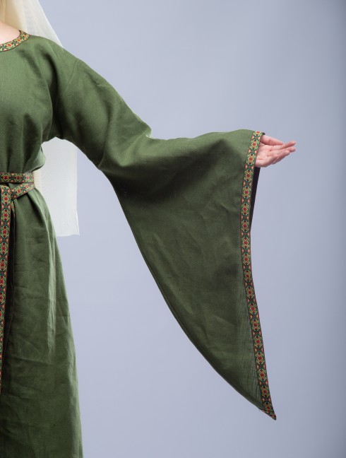 Early bliaut dress Mittelalterliche Kleidung
