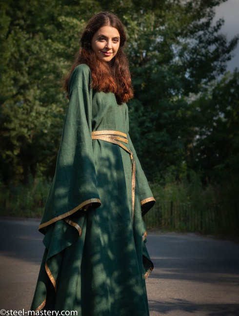 Early bliaut dress Vestiario medievale