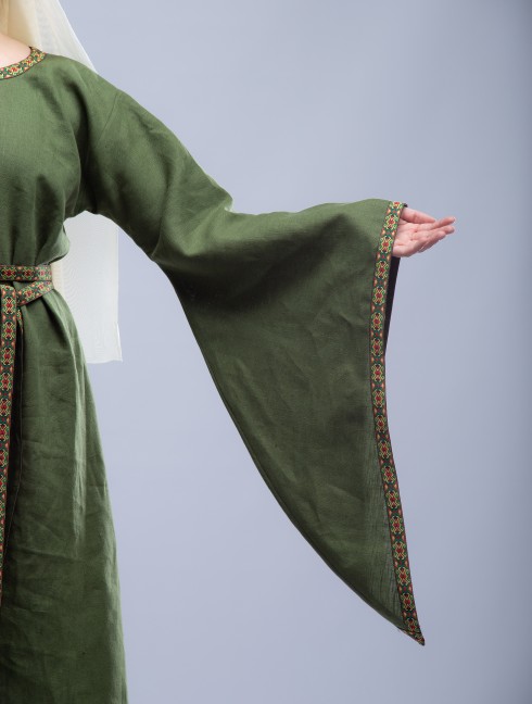 Early bliaut dress Vestiario medievale