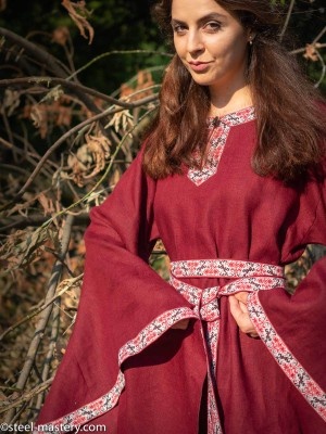 Early bliaut dress