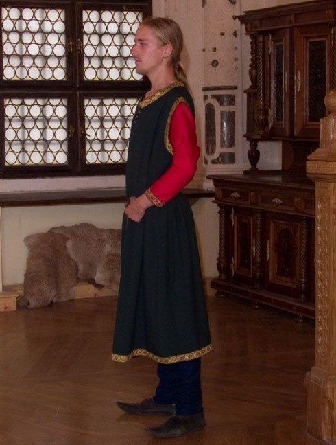 Men s costume of XIII-XIV centuries Vestimenta medieval