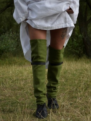 Medieval women s stockings XII-XV century Vestimenta medieval