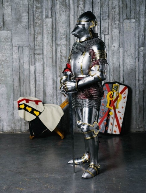 Armour of the XIV century in Churburg style Armadura de placas