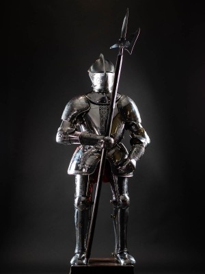 Full Plate Armor (Garniture) of George Clifford, Third Earl of Cumberland, end of XVI century (1590-1592)  Corazza