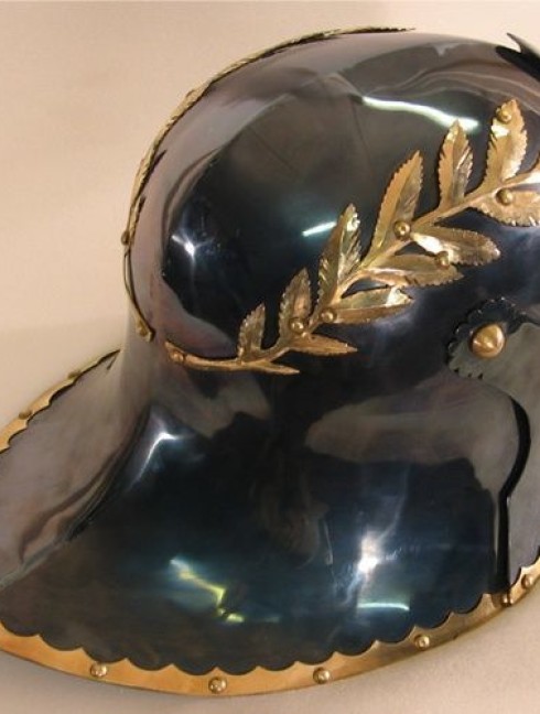 Sallet with brass leaves Armadura de placas