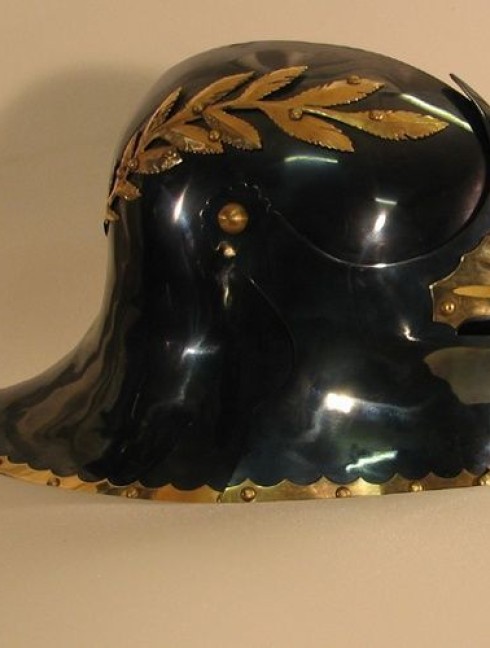 Sallet with brass leaves Armadura de placas