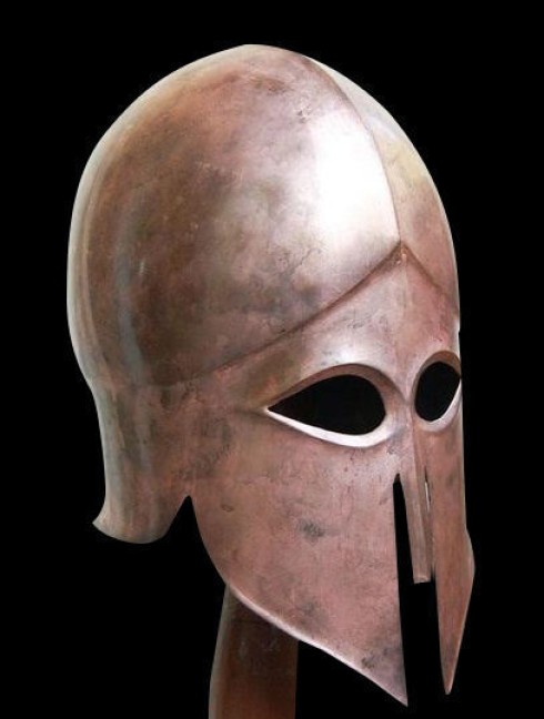 Hoplite Helmet. Corinthian helmet (circa 500 BC.), Antiquity Greece. Plattenrüstungen
