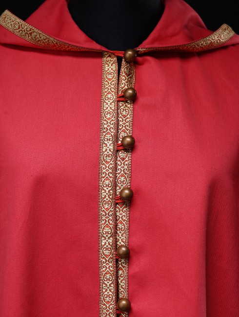 Coat with the hood and puffed sleeves Mantelli e mantelline