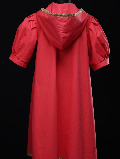 Coat with the hood and puffed sleeves Capas