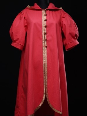 Coat with the hood and puffed sleeves Umhänge und Capes