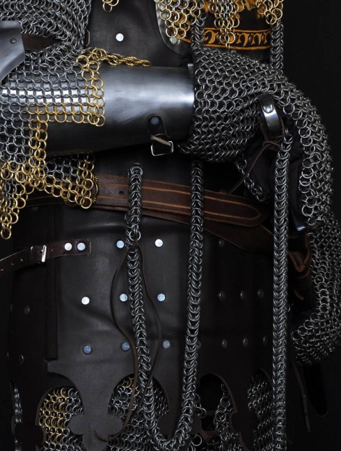 13 century European armour in colours of the English royal house Plattenrüstungen