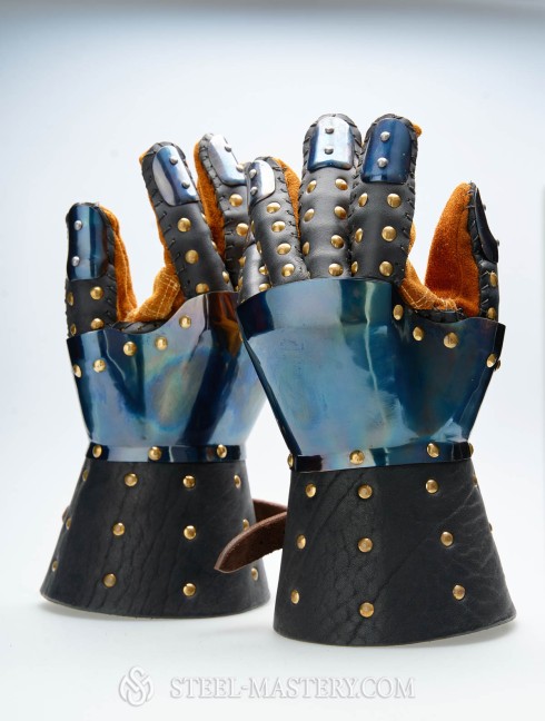 Brigandine gauntlets - mid 14th century Brigantinenhandschuhe und -Fäustlinge