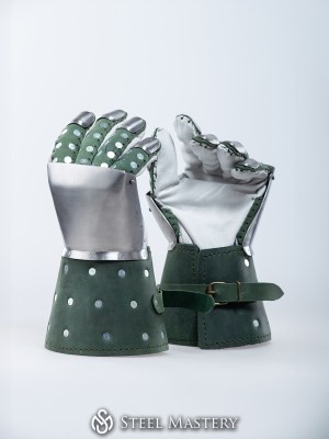 Brigandine gauntlets - mid 14th century Guanteletes y manoplas de brigandina