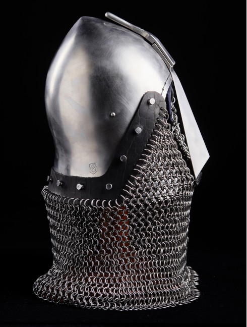 Helmet bascinet mid-14th century Armadura de placas