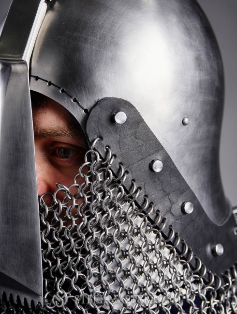 Helmet bascinet mid-14th century Armadura de placas
