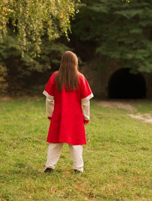 Tunic of medieval European man s suit. Camisas, túnicas y cotas