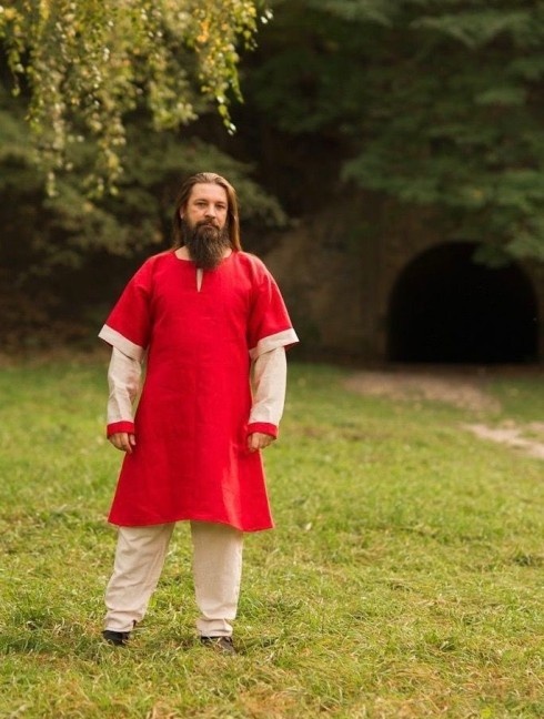 Tunic of medieval European man s suit. Camisas, túnicas y cotas