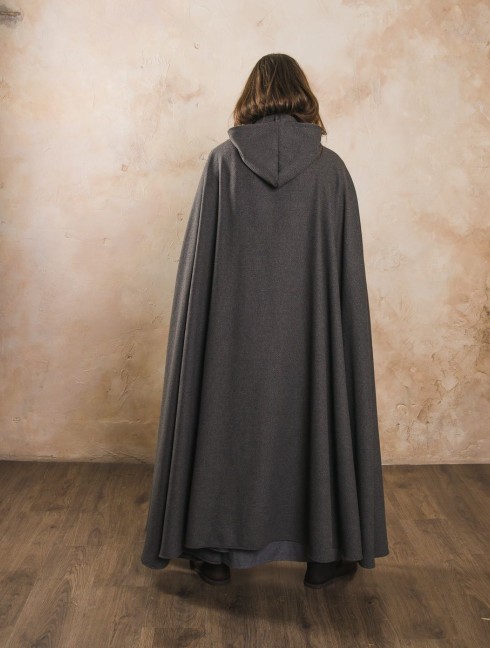 Cloak with hood, a part of fantasy-style costume  Mantelli e mantelline