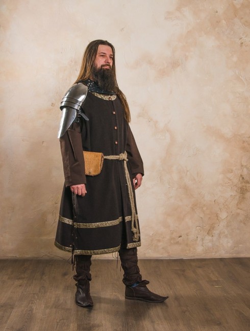 Spaulders, a part of fantasy-style costume  Armure de plaques