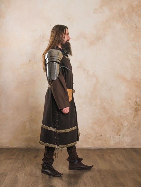 Spaulders, a part of fantasy-style costume  Armadura de placas