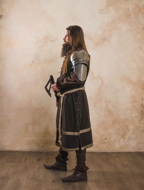 Spaulders, a part of fantasy-style costume  Armadura de placas