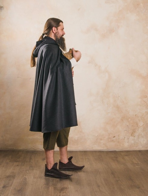 Cloak with hood, a part of fantasy-style Hobbit costume  Umhänge und Capes