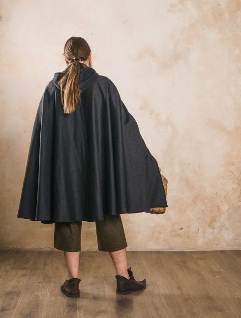 Cloak with hood, a part of fantasy-style Hobbit costume  Umhänge und Capes