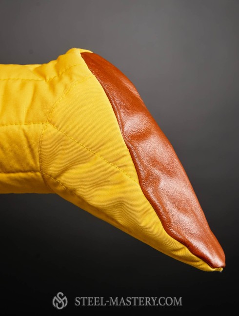 Padded chausses XII-XIII centuries Padded chausses