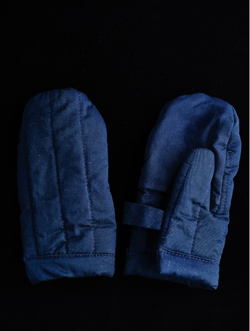 Padded mittens of XII-XIII centuries Gants et mitaines gambisonnés