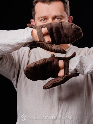 Padded mittens of XII-XIII centuries Padded gloves and mittens