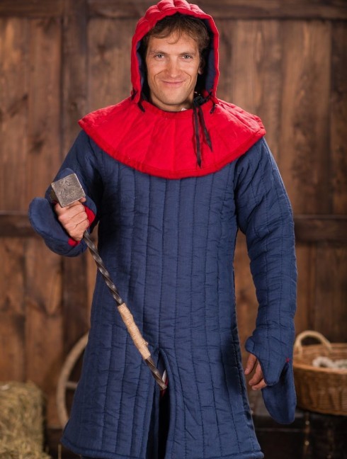 Padded cap with pelerine of the XII-XIII centuries Transatlantici imbottiti e cappelli
