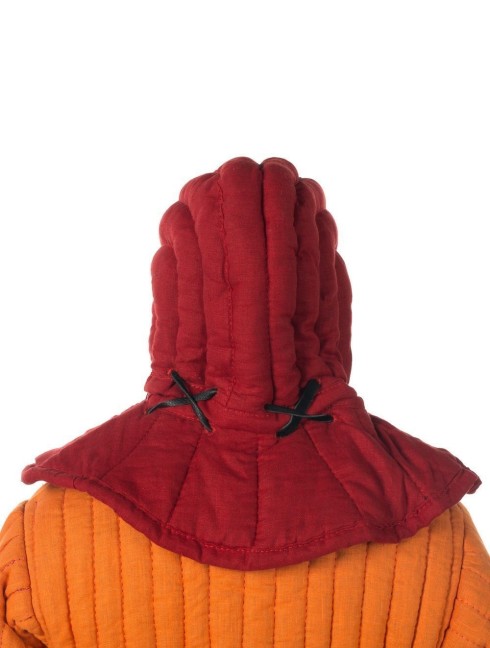 Padded cap with pelerine of the XII-XIII centuries Forros acolchados y gorros